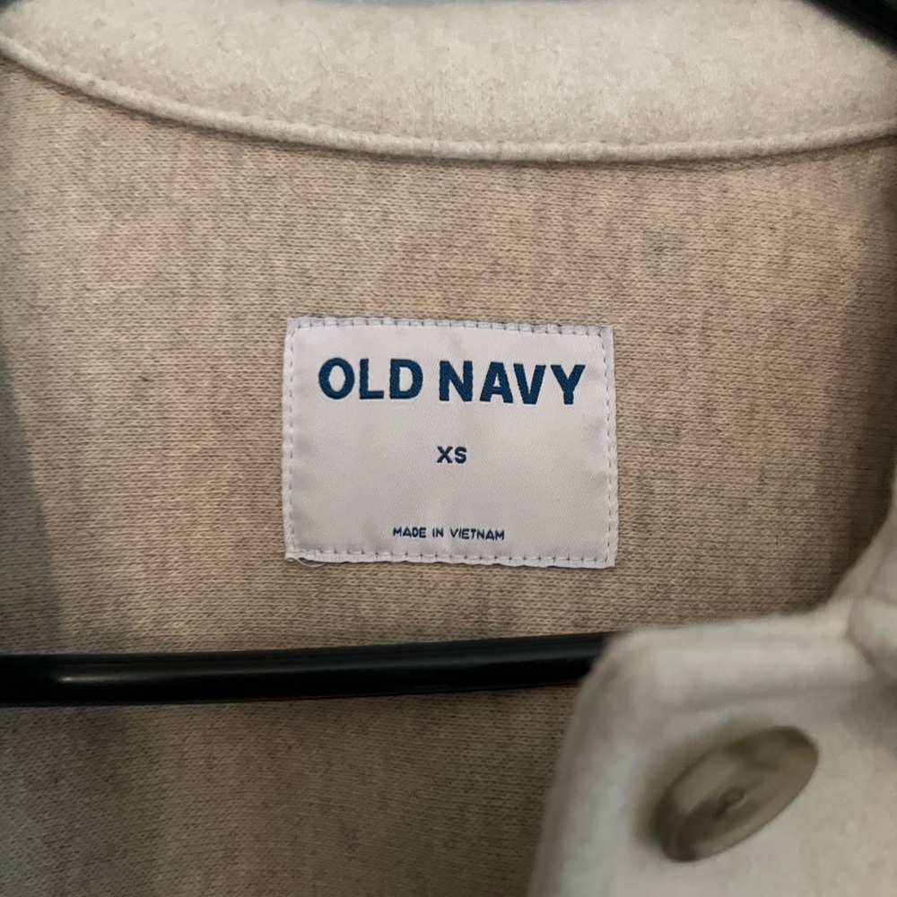 Old Navy Oversized Shacket - Picture 4 of 9